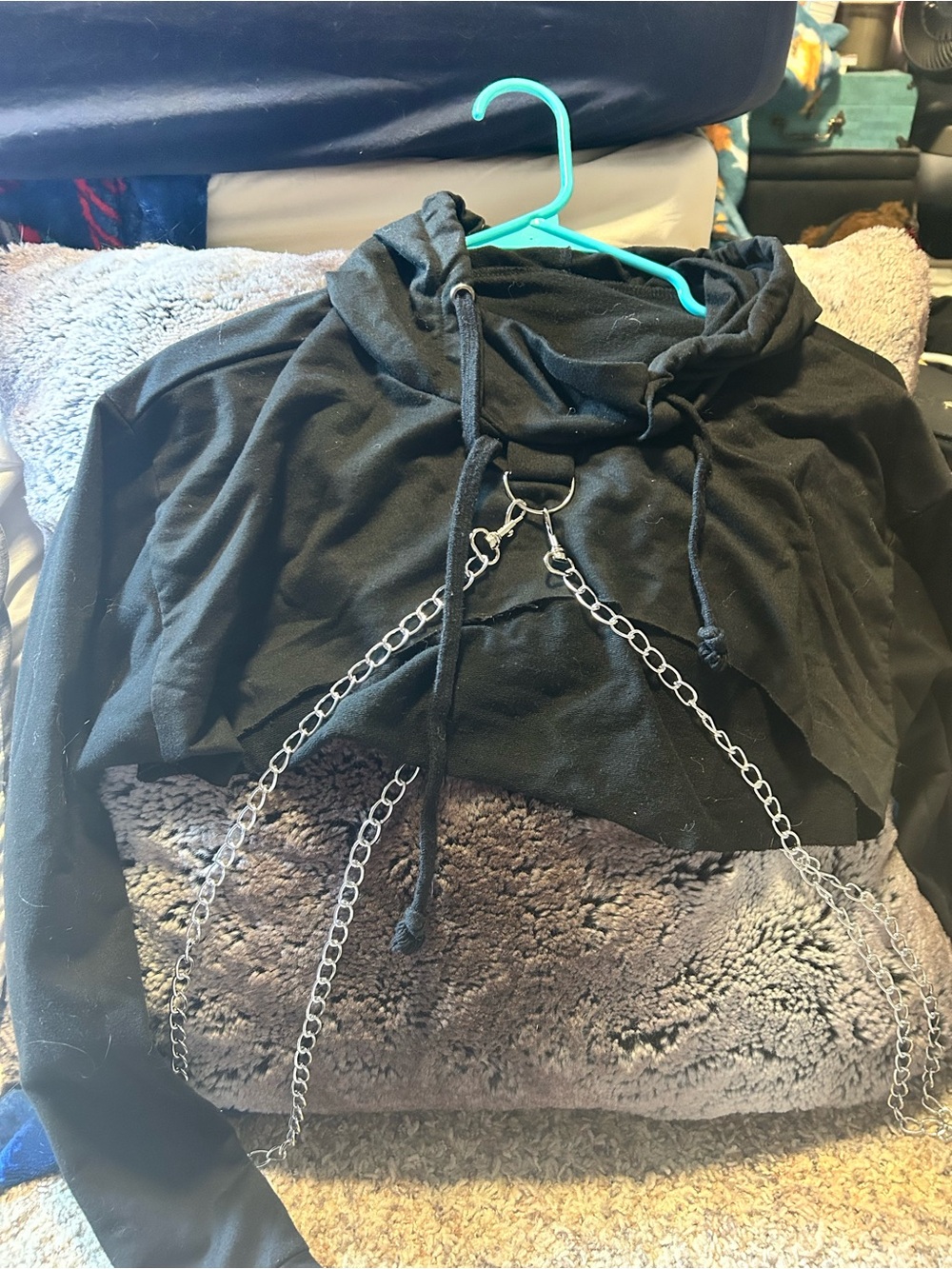Source Unknown Black Cropped Hoodie with Silver Chains